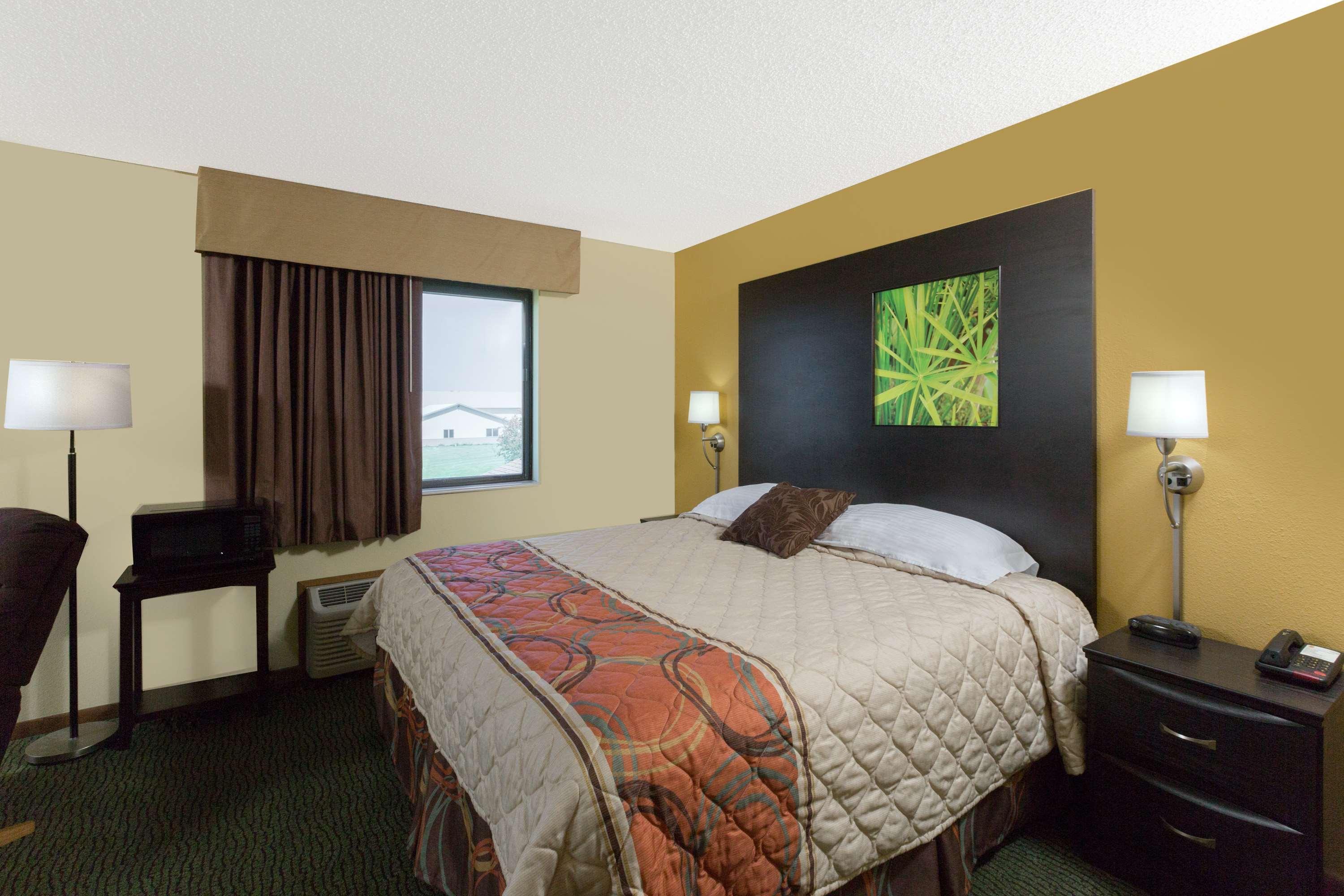 Super 8 By Wyndham Perry Ia Hotel Exterior photo