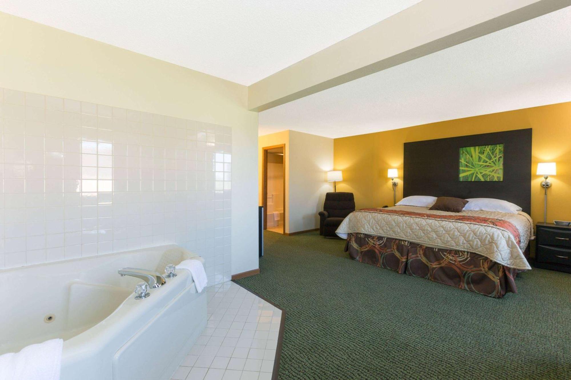 Super 8 By Wyndham Perry Ia Hotel Exterior photo