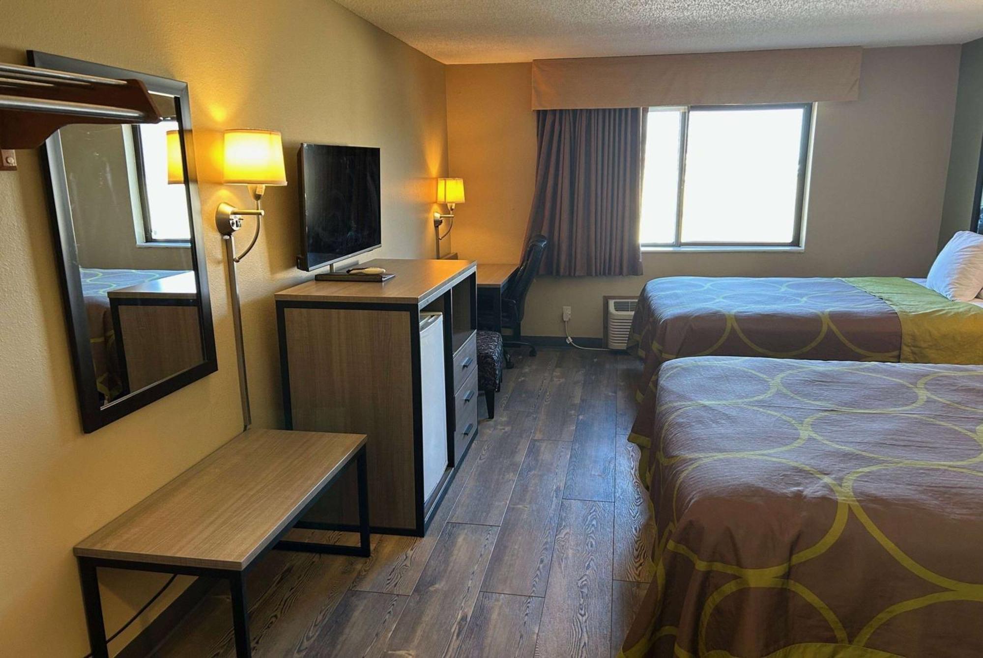 Super 8 By Wyndham Perry Ia Hotel Exterior photo
